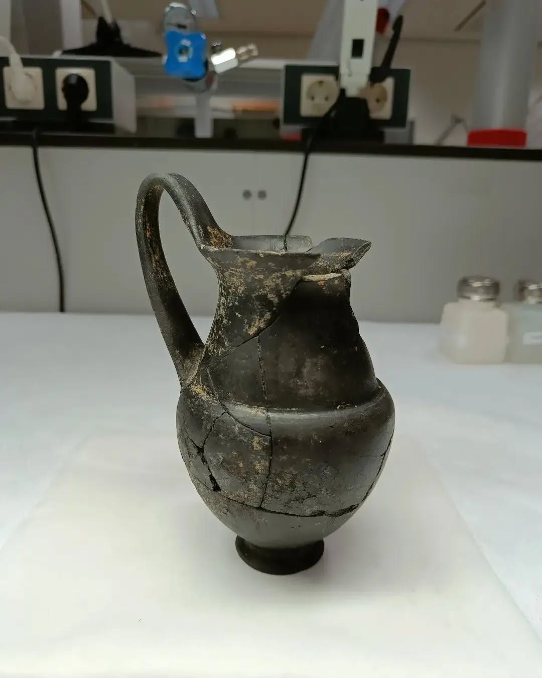 Etruskische Olpe na restauratie