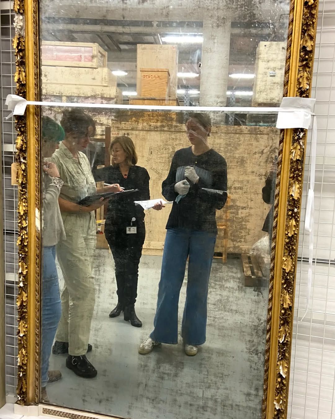 Spiegelonderzoek in het Amsterdam Museum Depot